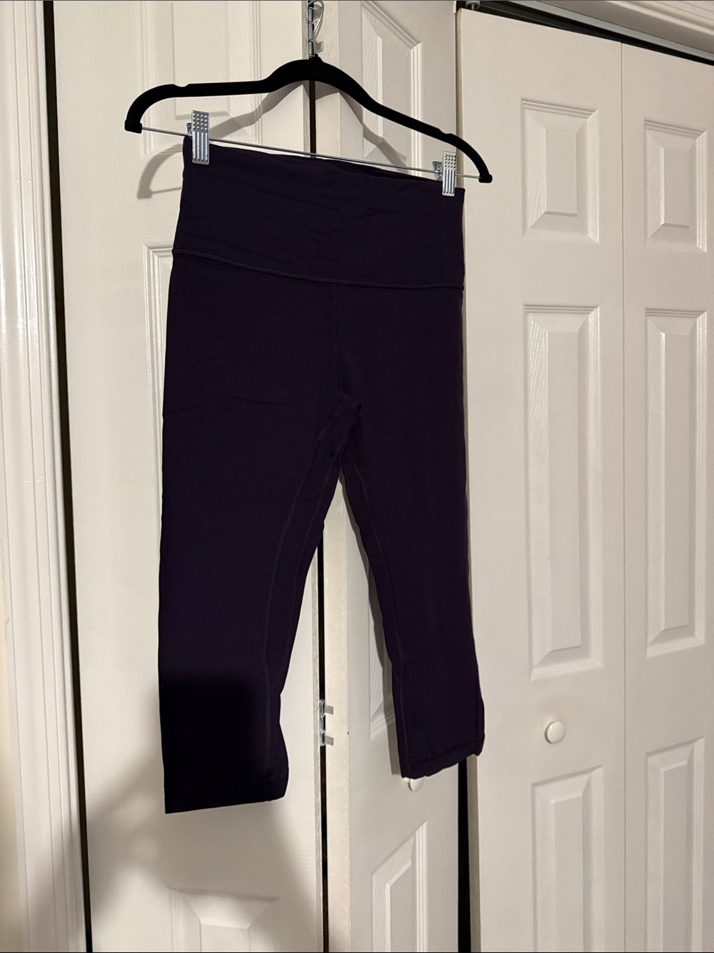 High waisted women’s purple lululemon knee length leggings